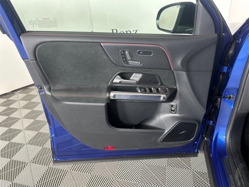 Used 2024 Mercedes-Benz GLB 250 image 10