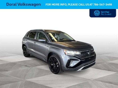 Used 2022 Volkswagen Taos SE w/ Panoramic Sunroof Package image 2