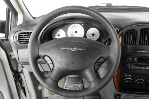 Used 2006 Chrysler Town & Country LX image 30