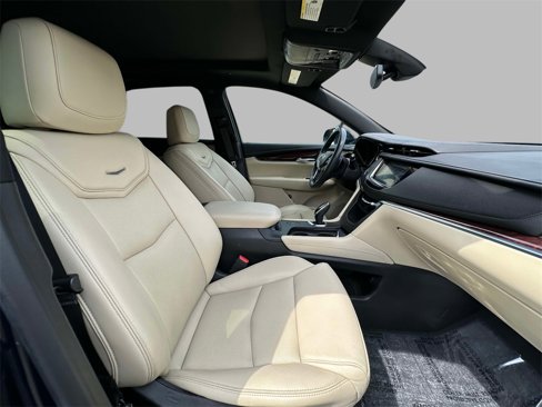 Used 2017 Cadillac XT5 Luxury w/ Driver Awareness Package image 14