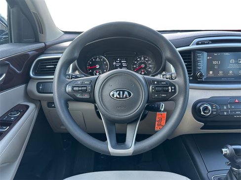 Used 2018 Kia Sorento L image 11