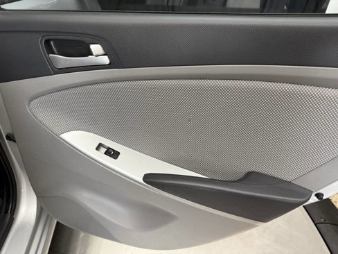 Used 2013 Hyundai Accent GLS image 26