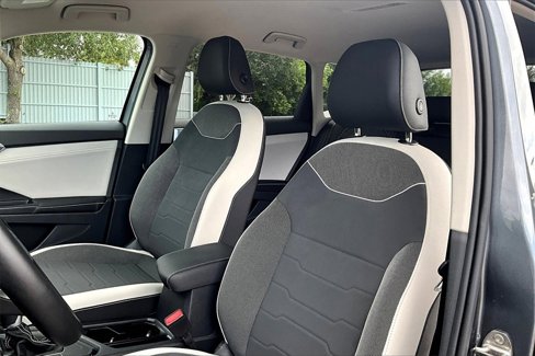 Certified 2025 Volkswagen Taos SE w/ Black Wheel Package image 20