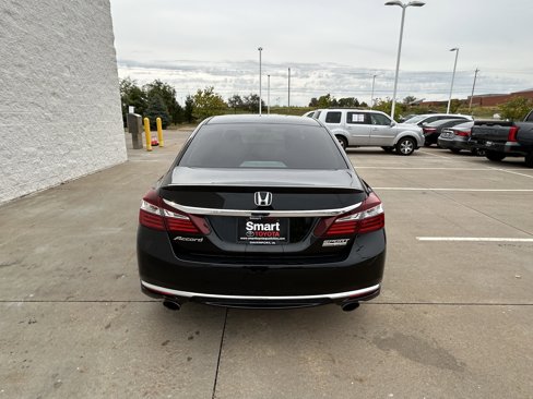 Used 2017 Honda Accord Sport Special Edition image 4