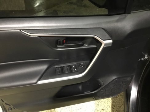 Used 2021 Toyota RAV4 LE image 39