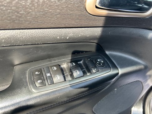 Used 2015 Jeep Grand Cherokee Laredo w/ Quick Order Package 23E image 28