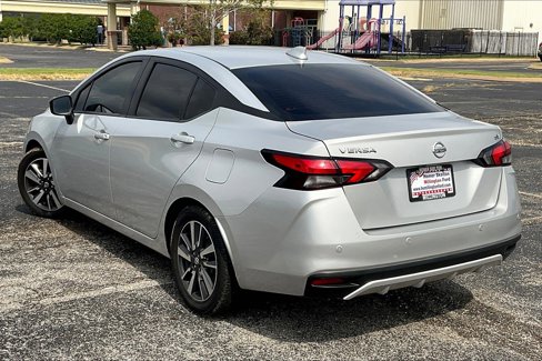 Used 2021 Nissan Versa SV image 4