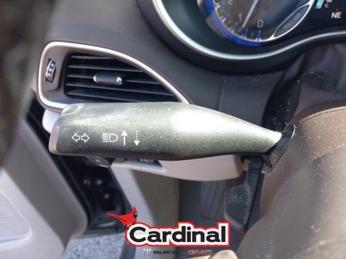 Used 2020 Chrysler Pacifica Touring-L w/ Tire & Wheel Group image 32