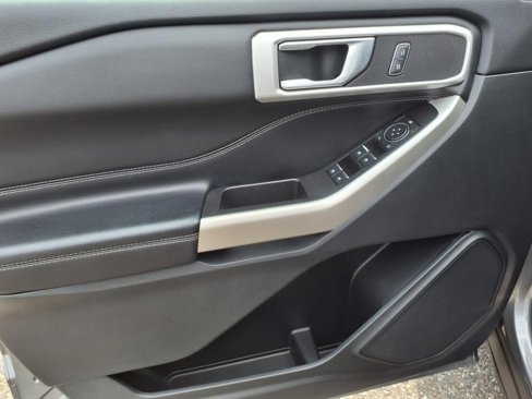 Used 2022 Ford Explorer XLT image 23