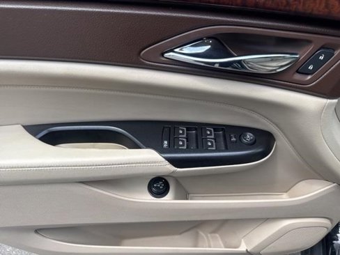 Used 2016 Cadillac SRX Luxury image 17