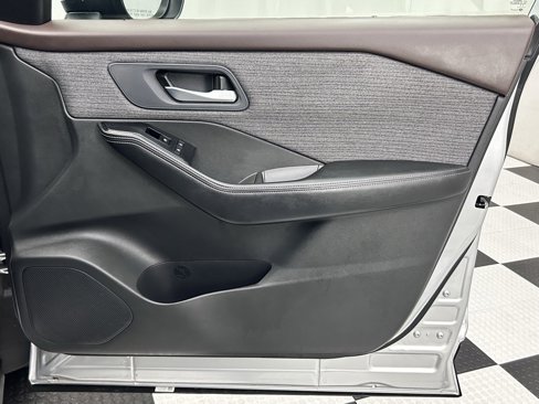 Used 2023 Nissan Rogue SV image 20