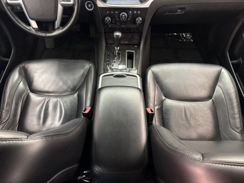 Used 2011 Chrysler 300 Limited image 25