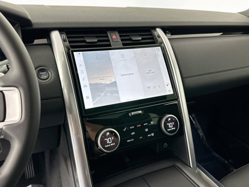 Used 2025 Land Rover Discovery S image 12