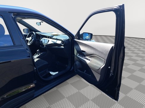 Used 2019 Nissan Kicks SV image 17