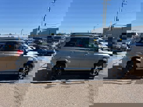 Used 2010 Dodge Journey SXT image 5