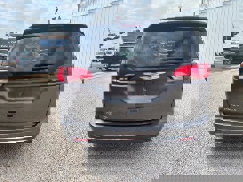 Used 2018 Chrysler Pacifica Touring-L image 4