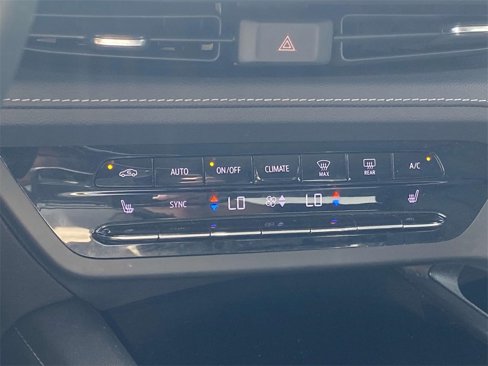 Used 2023 Buick Envision Essence image 26