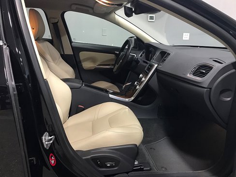 Used 2016 Volvo S60 T5 Inscription Platinum image 13