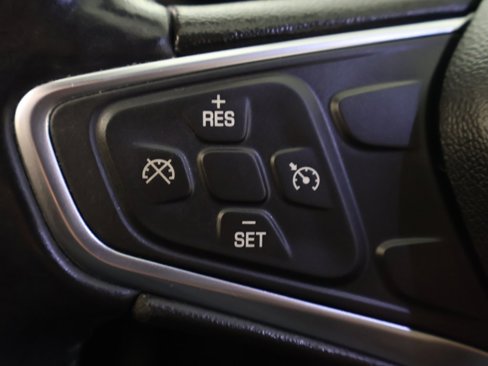 Used 2017 Chevrolet Malibu LT image 37