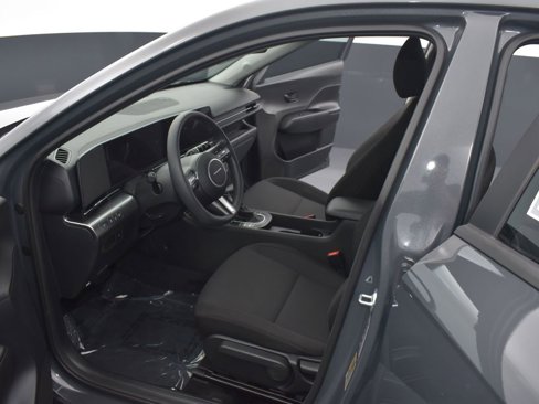 Certified 2025 Hyundai Kona SE image 12