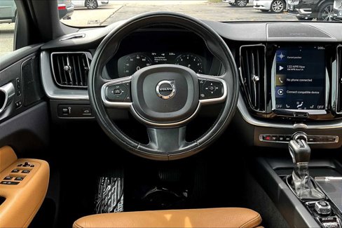 Used 2019 Volvo XC60 T5 Momentum w/ Multimedia Package image 5