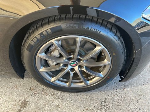 Used 2018 Alfa Romeo Giulia image 16