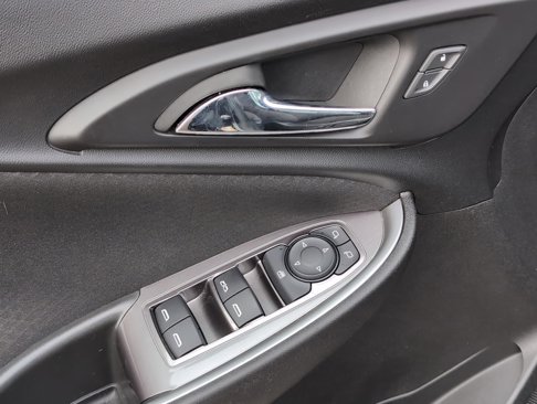 Used 2023 Chevrolet Malibu LT w/ Driver Confidence Package image 9