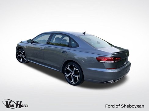 Used 2021 Volkswagen Passat 2.0T R-Line image 3