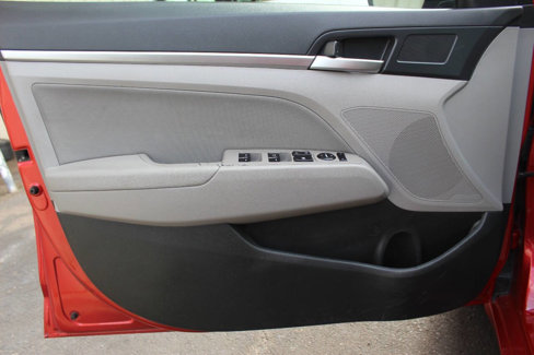 Used 2020 Hyundai Elantra SEL image 18