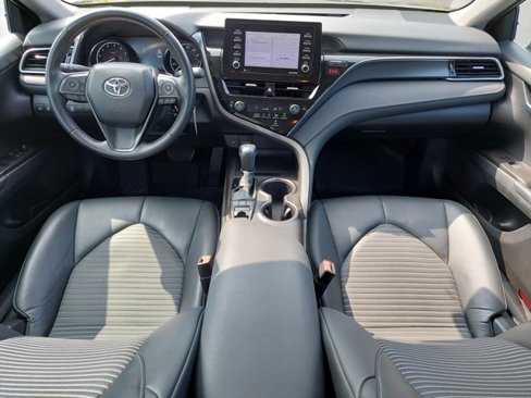 Used 2023 Toyota Camry SE image 3