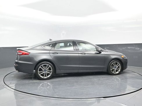 Used 2019 Ford Fusion SEL image 3