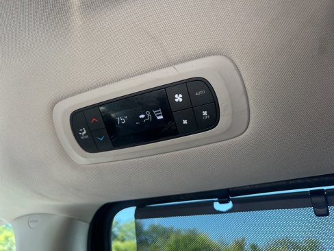 Used 2021 Chrysler Pacifica Touring-L image 18