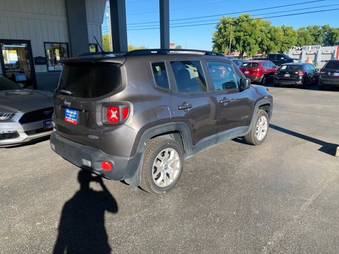 Used 2017 Jeep Renegade Latitude image 5