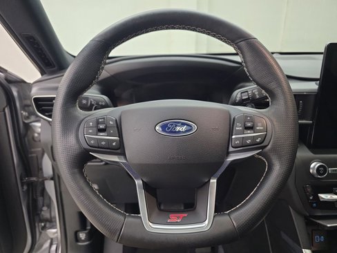 Used 2020 Ford Explorer ST w/ ST Street Pack image 15