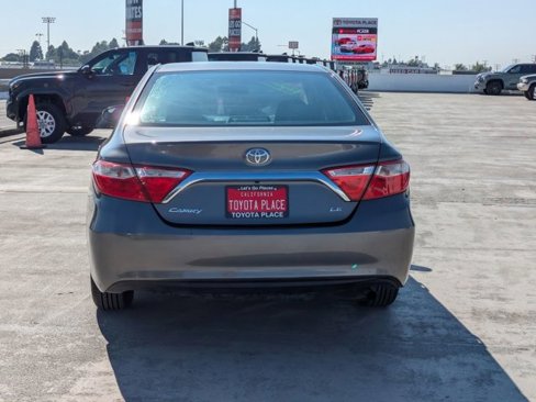 Used 2017 Toyota Camry LE image 9