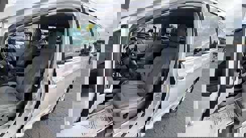 Used 2017 Chrysler Pacifica Touring image 6