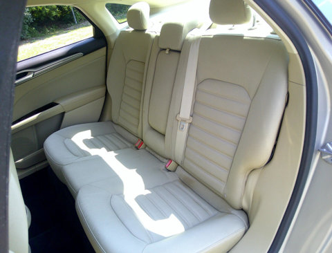 Used 2015 Ford Fusion SE image 38