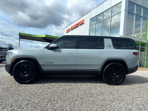 Used 2025 Rivian R1S Premium image 11