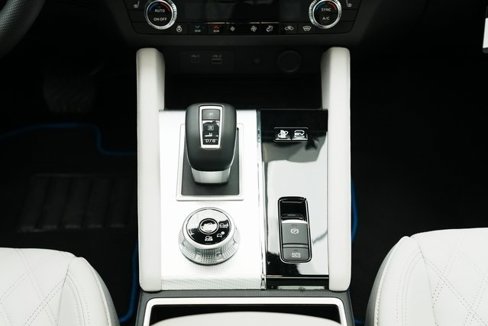 Used 2025 Mitsubishi Outlander SEL image 28