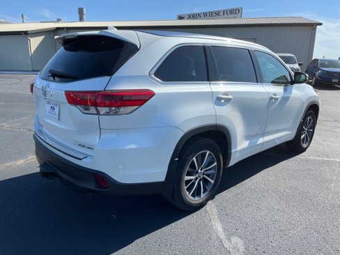 Used 2018 Toyota Highlander XLE image 5