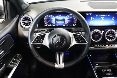 Used 2025 Mercedes-Benz GLB 250 4MATIC image 5