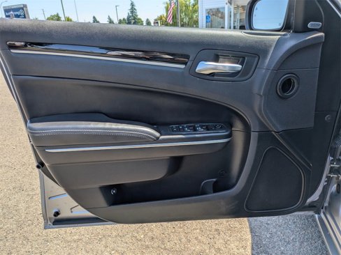 Used 2018 Chrysler 300 S w/ 300S Premium Group image 10