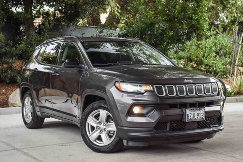 Used 2022 Jeep Compass Latitude image 1