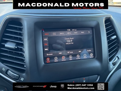 Used 2021 Jeep Cherokee Latitude Plus image 14