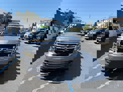 Used 2018 Chevrolet Tahoe LT image 2