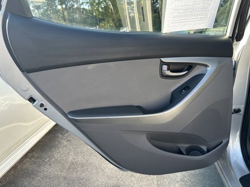 Used 2016 Hyundai Elantra SE image 8