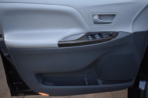 Used 2015 Toyota Sienna XLE image 29