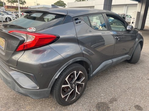 Used 2018 Toyota C-HR XLE image 2