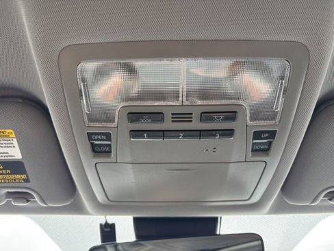 Used 2018 Toyota Highlander XLE image 24