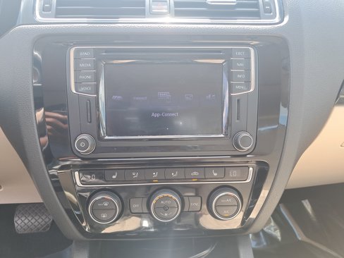 Used 2017 Volkswagen Jetta SEL image 19